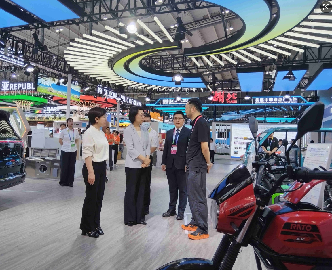 Rato Locomotive showcases new electric motorcycle products at the China Africa Expo, leading the new trend of green travel